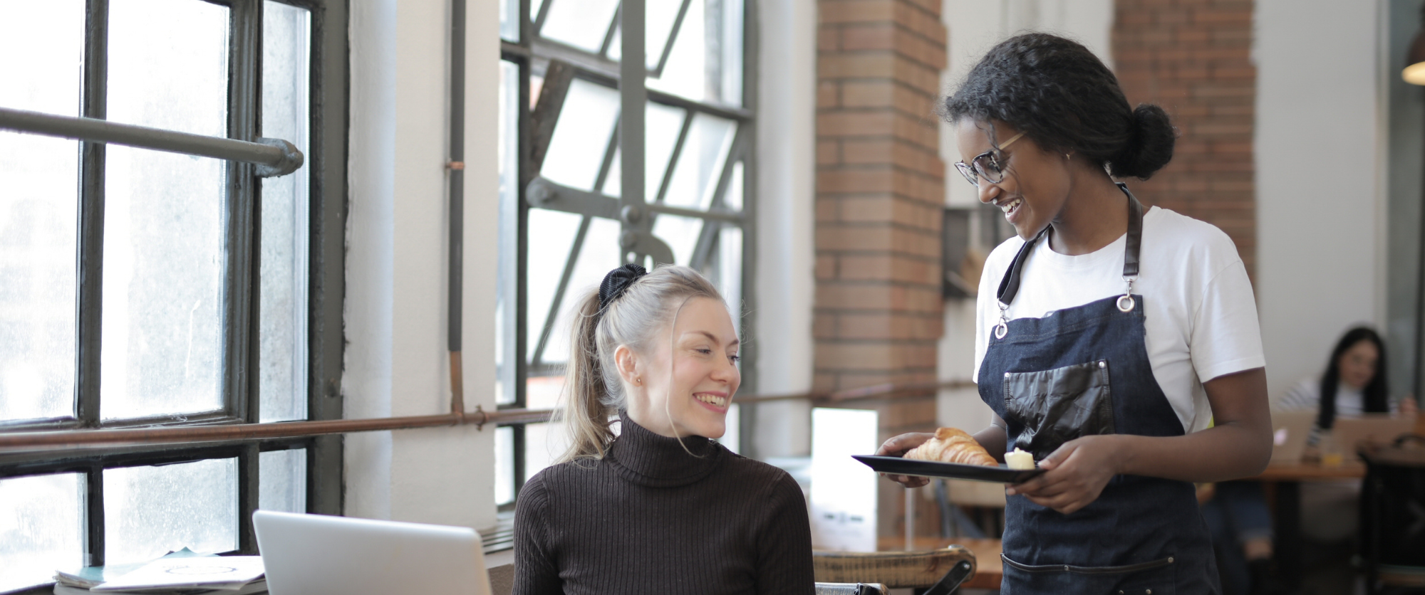 How to be a better waitress: 8 Tips to put the icing on your service cake